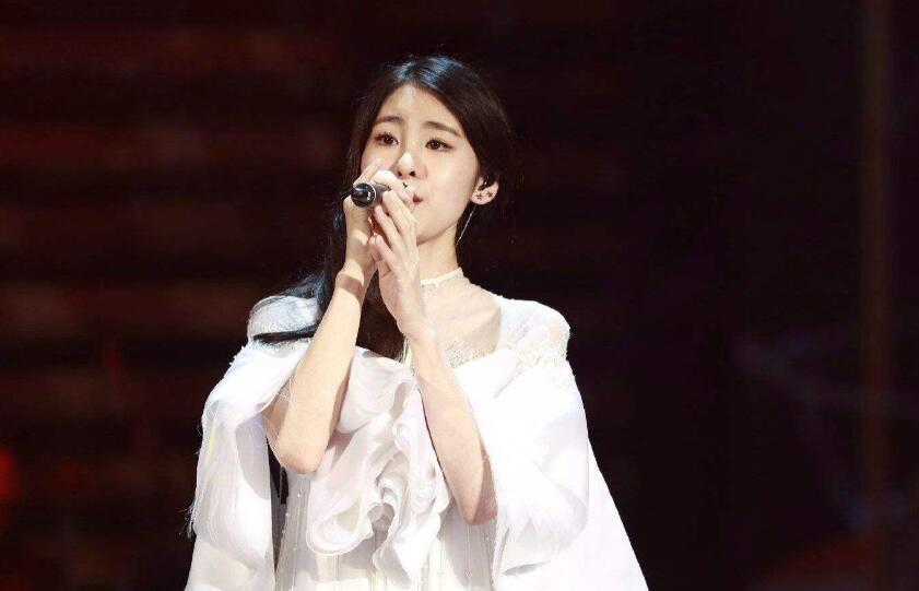 张碧晨歌曲《我可以忘记你》